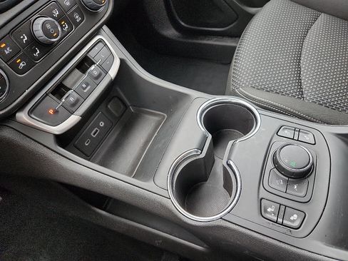 Used 2024 GMC Terrain SLE w/ Driver Convenience Package FWD image 20