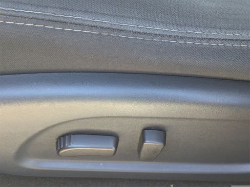 Used 2020 Nissan Pathfinder SV image 22