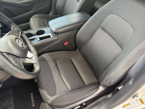Used 2025 Nissan Altima 2.5 SV FWD image 36