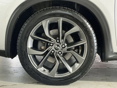 Used 2019 INFINITI QX50 Essential w/ Sensory Package AWD/4WD image 13
