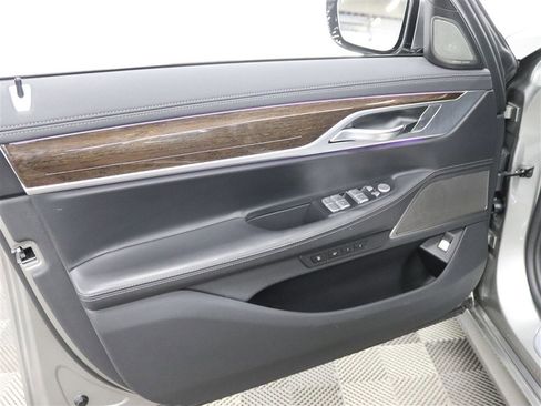 Used 2020 BMW 750i xDrive w/ M Sport Package AWD/4WD image 14