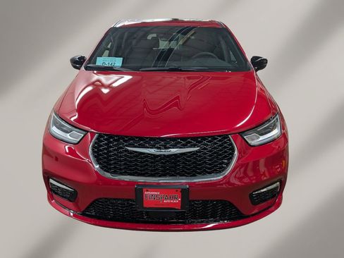 New 2026 Chrysler Pacifica Limited image 2