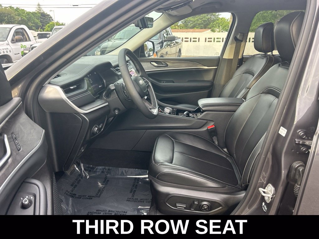 Certified 2023 Jeep Grand Cherokee L Limited w/ Luxury Tech Group II AWD/4WD image 10