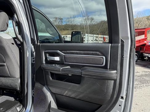 Used 2024 RAM 2500 Big Horn AWD/4WD image 38