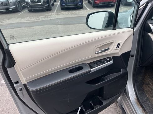 Used 2025 Toyota Sienna Platinum image 13