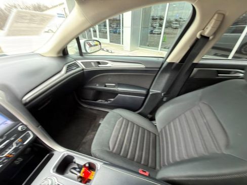 Used 2019 Ford Fusion SE image 19