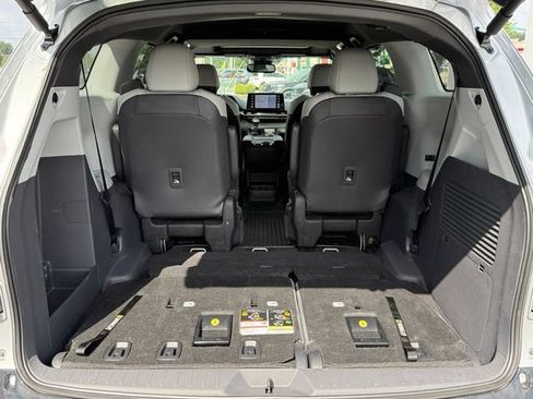 Used 2024 Toyota Sienna XSE FWD image 18