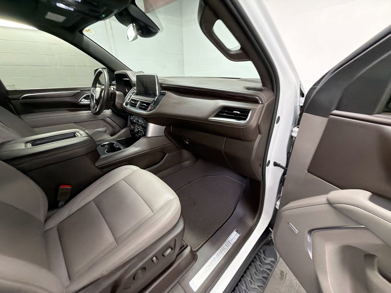 Used 2024 Chevrolet Tahoe Z71 w/ Luxury Package AWD/4WD image 29