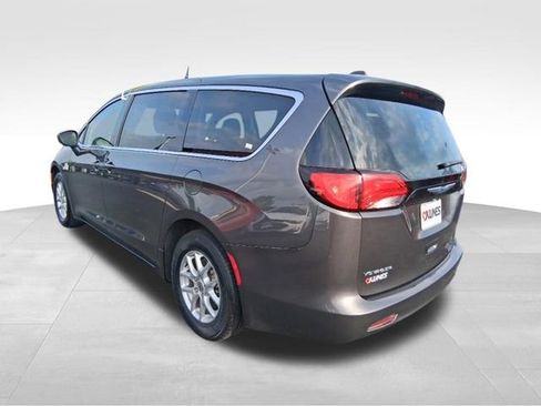 Used 2023 Chrysler Voyager LX FWD image 9