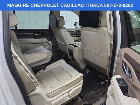 Used 2021 GMC Yukon XL Denali w/ Denali Premium Package AWD/4WD image 18