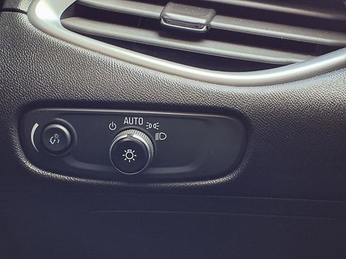 Used 2022 Chevrolet Malibu LT image 19