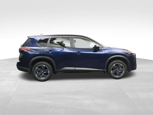 Used 2024 Nissan Rogue SV w/ SV Premium Package FWD image 6