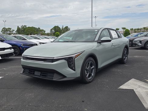 New 2026 Kia K4 FWD image 4