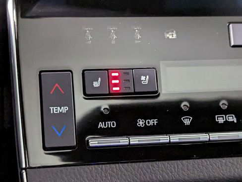 Used 2021 Toyota Avalon Limited w/ Advanced Safety Package image 22