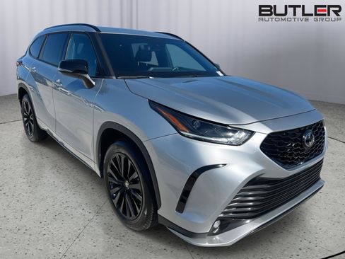 Used 2024 Toyota Highlander XSE image 3