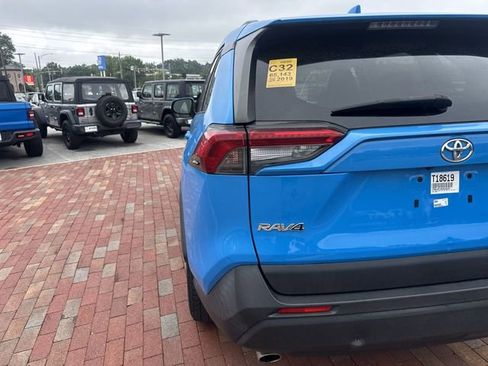Used 2019 Toyota RAV4 XLE FWD image 10