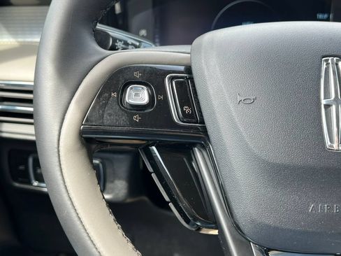 Used 2023 Lincoln Corsair AWD w/ Equipment Group 101A image 18