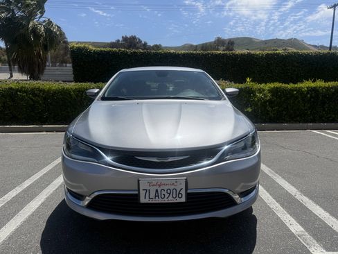 Used 2015 Chrysler 200 Limited FWD image 2