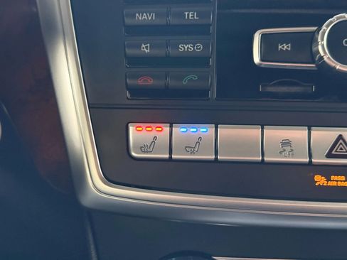 Used 2014 Mercedes-Benz GL 550 4MATIC image 28