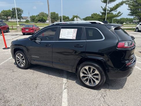 Used 2019 Jeep Cherokee Overland AWD/4WD image 18