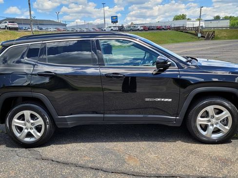 Used 2024 Jeep Compass Latitude AWD/4WD image 14