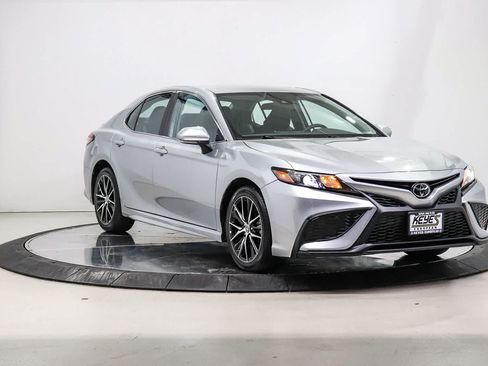 Used 2022 Toyota Camry SE w/ Carpet Mat Package (TMS) FWD image 5
