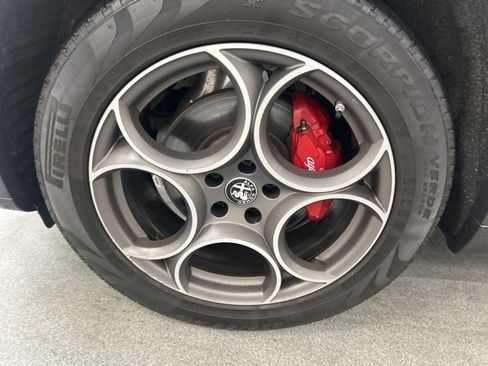 Used 2023 Alfa Romeo Stelvio Ti w/ Active Assist Plus Package image 31