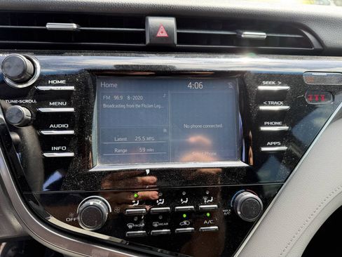 Used 2018 Toyota Camry LE FWD image 16