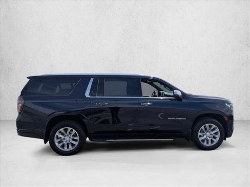 Used 2023 Chevrolet Suburban Premier AWD/4WD image 4