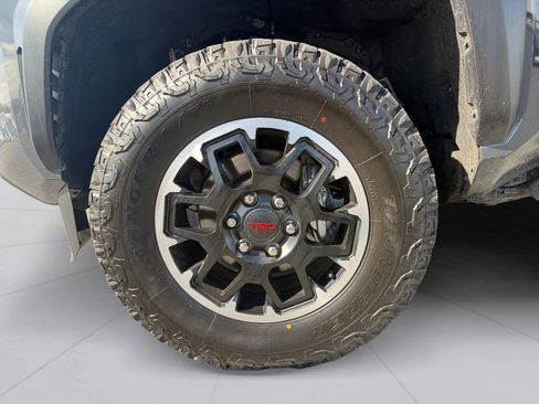 Used 2024 Toyota Tacoma TRD Off-Road w/ TRD Off Road Upgrade Package image 9