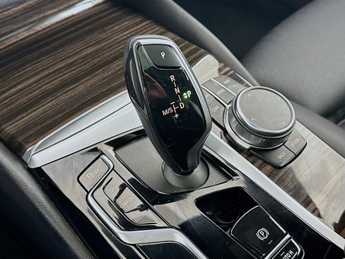 Used 2023 BMW 530i w/ Premium Package image 25