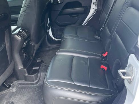 Used 2018 Jeep Wrangler Unlimited Sahara AWD/4WD image 13