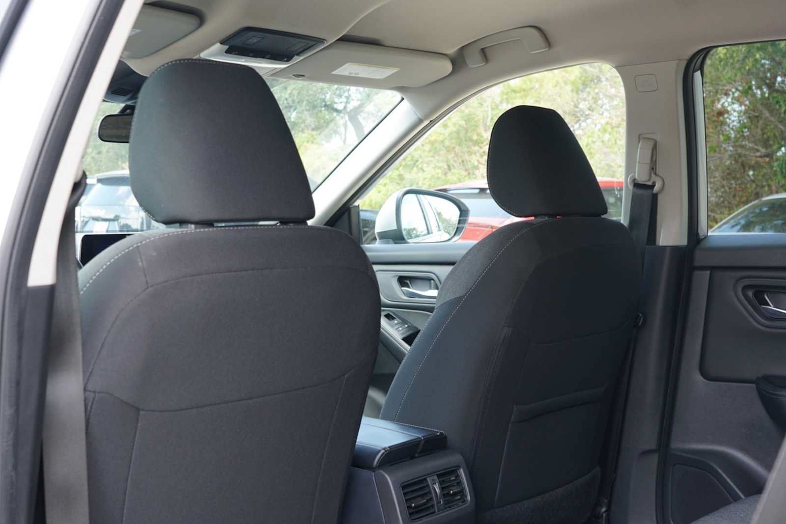 Used 2025 Nissan Rogue SV FWD image 18