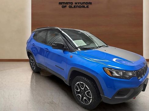 Used 2025 Jeep Compass Trailhawk image 8