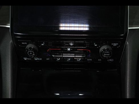 Used 2023 Jeep Grand Cherokee L Limited AWD/4WD image 29