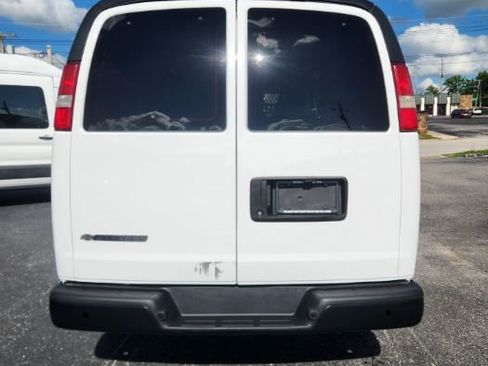 Used 2017 Chevrolet Express 2500 RWD image 4