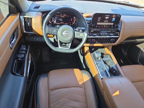 Used 2023 Nissan Pathfinder Platinum image 8