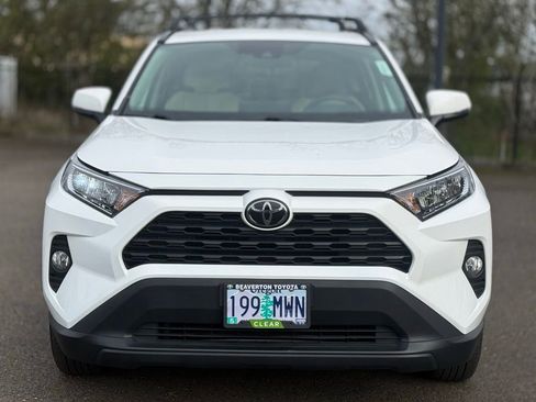 Used 2021 Toyota RAV4 XLE w/ XLE Grade Weather Package image 8