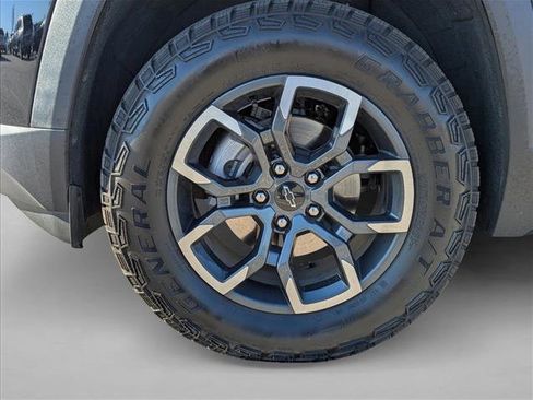 Used 2025 Chevrolet Equinox ACTIV w/ Safety and Technology Package image 9