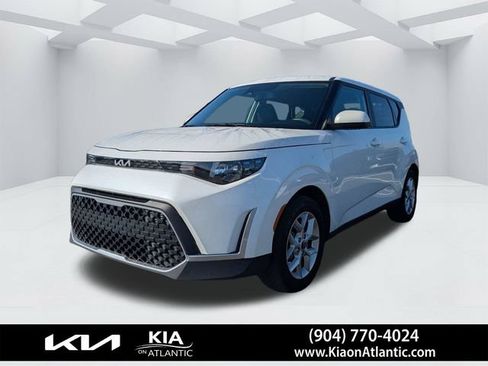 Used 2025 Kia Soul LX w/ LX Technology Package FWD image 7