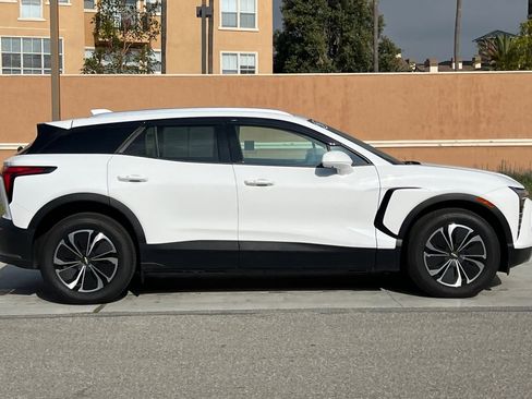 Used 2024 Chevrolet Blazer EV LT image 3