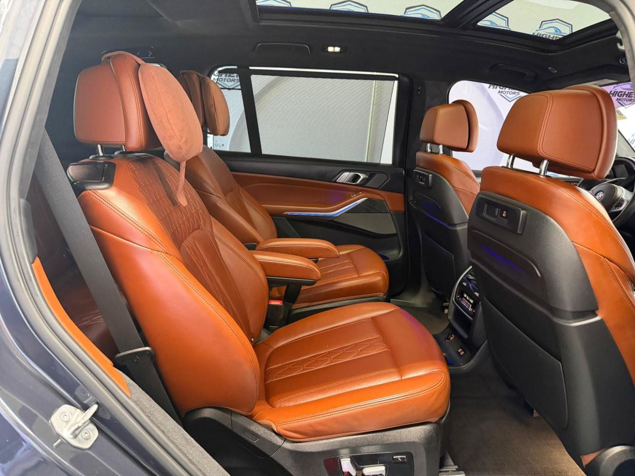 Used 2022 BMW X7 M50i w/ Dynamic Handling Package AWD/4WD image 28