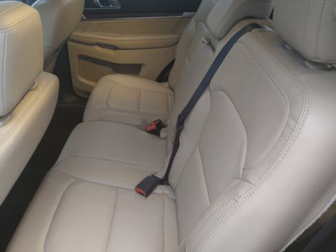 Used 2017 Ford Explorer Limited FWD image 18