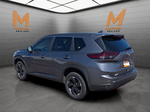 Used 2025 Nissan Rogue SV AWD/4WD image 3