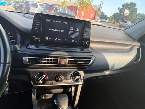 Used 2021 Kia Seltos S AWD/4WD image 11