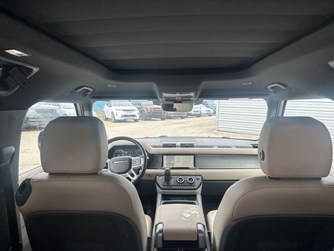Used 2023 Land Rover Defender 90 S image 9
