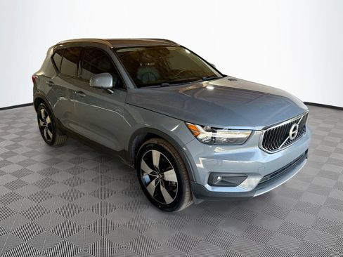 Used 2021 Volvo XC40 T5 Momentum w/ Protection Package Premier AWD/4WD image 4
