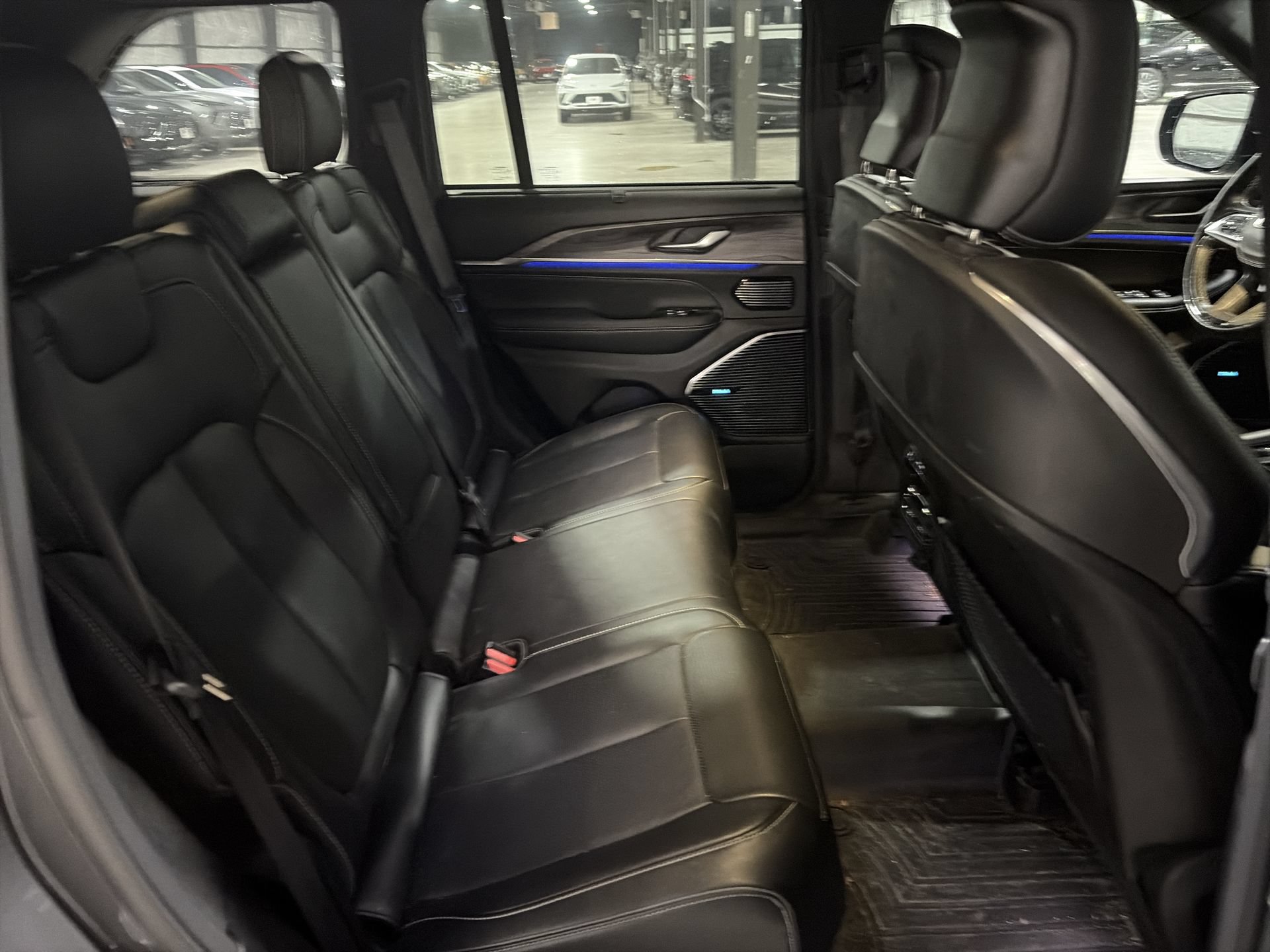 Used 2022 Jeep Grand Cherokee Overland w/ Adv Protech Group III AWD/4WD image 29