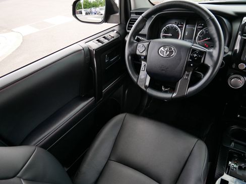 Used 2024 Toyota 4Runner TRD Off-Road Premium w/ Off Road Premium Plus Package AWD/4WD image 9