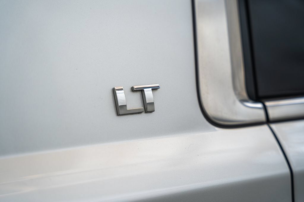 Used 2018 Chevrolet Suburban LT w/ LT Signature Package AWD/4WD image 21